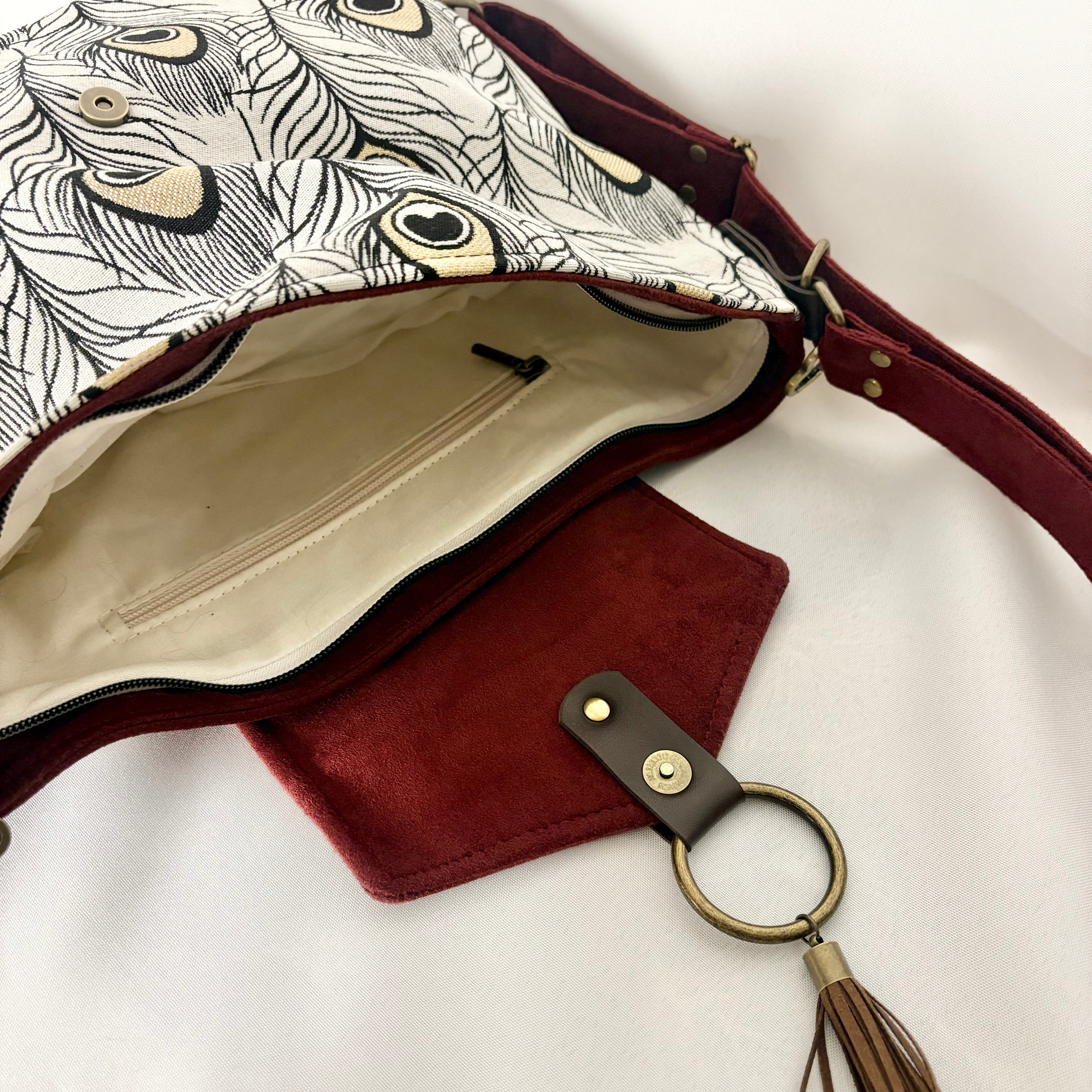 Bolso convertible en mochila *Plumage Bordeaux*. Pieza única hecha a mano. Num 97