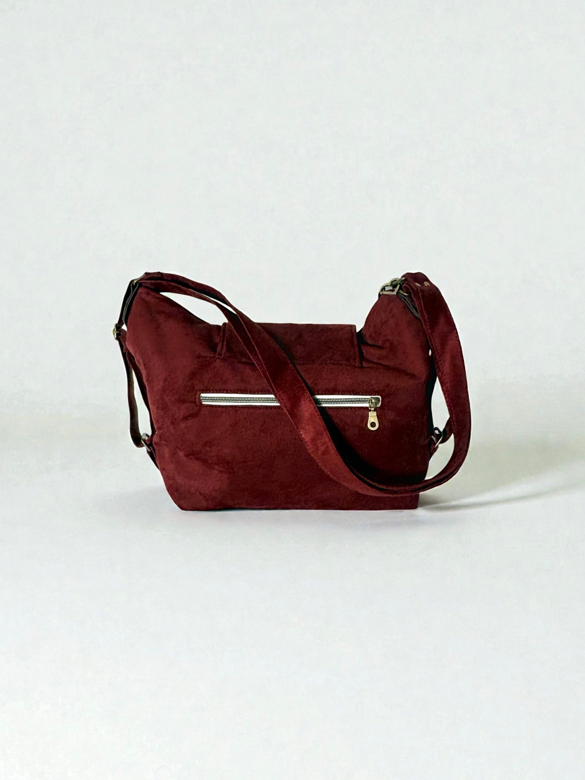 Bolso convertible en mochila *Plumage Bordeaux*. Pieza única hecha a mano. Num 97