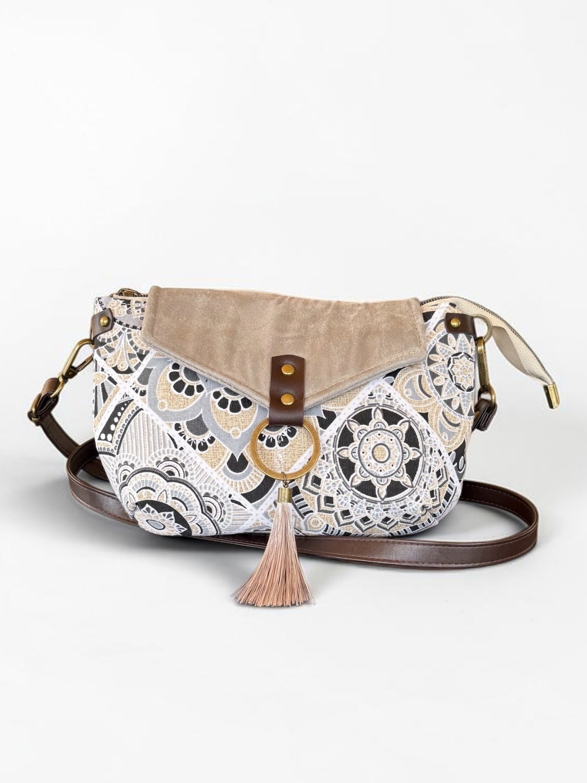 Mini Bandolera *Mandala Grey*. Pieza única hecha a mano. Num 108