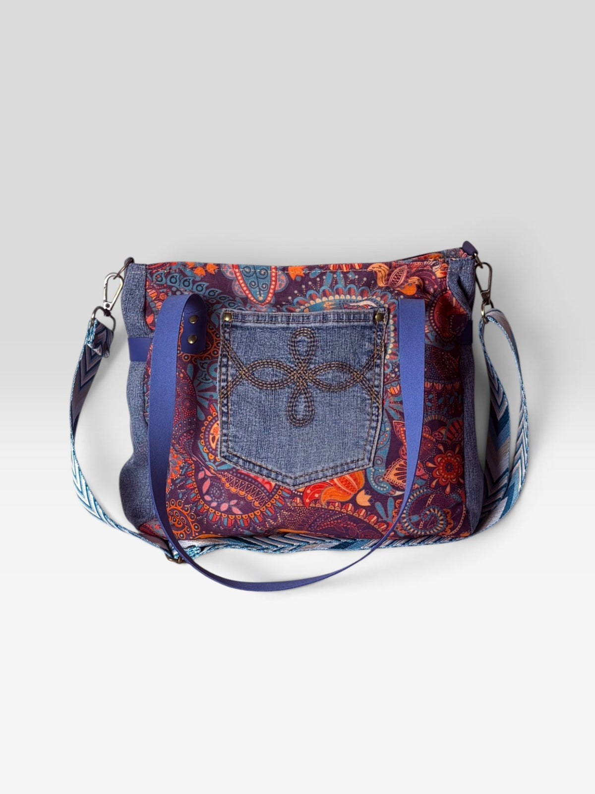 Bolso Jeans Upcycled *Paisley Soul*. Pieza única hecha a mano. Num 125