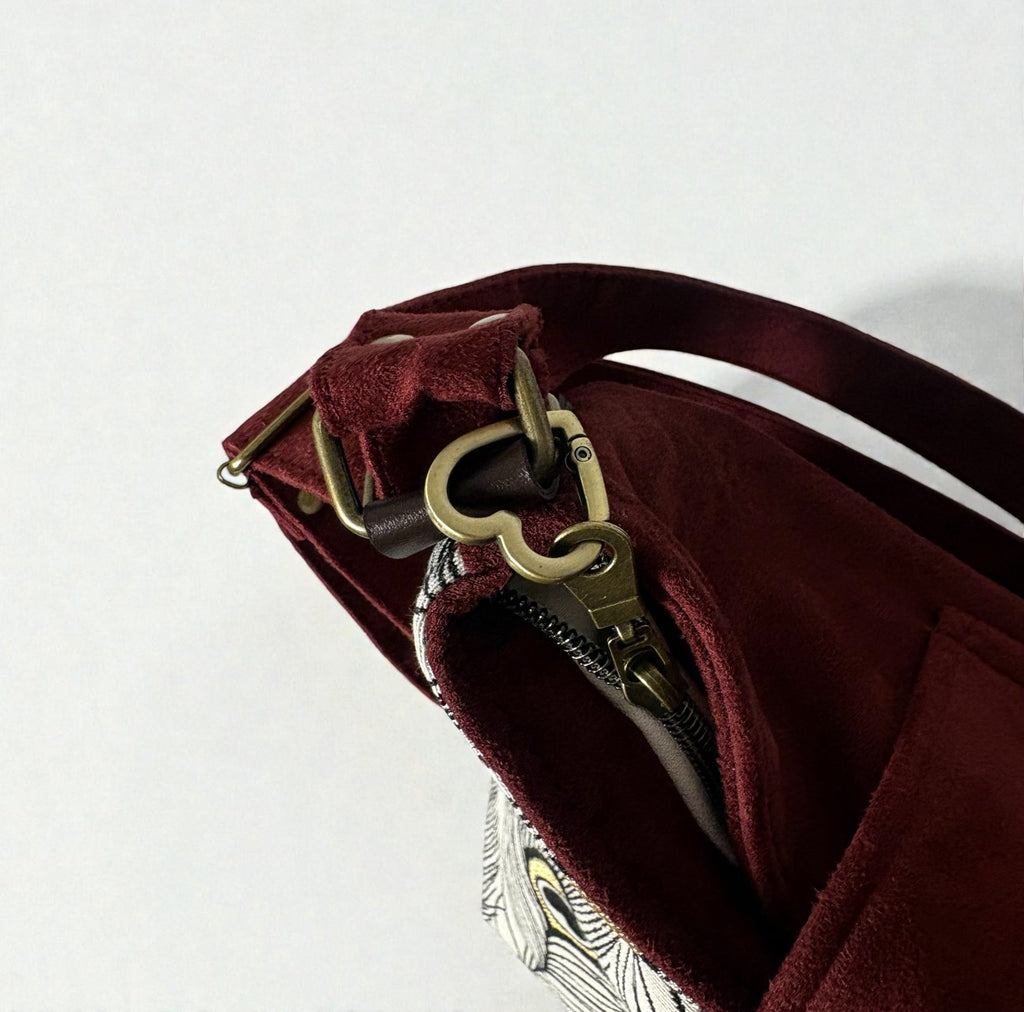 Bolso convertible en mochila *Plumage Bordeaux*. Pieza única hecha a mano. Num 97