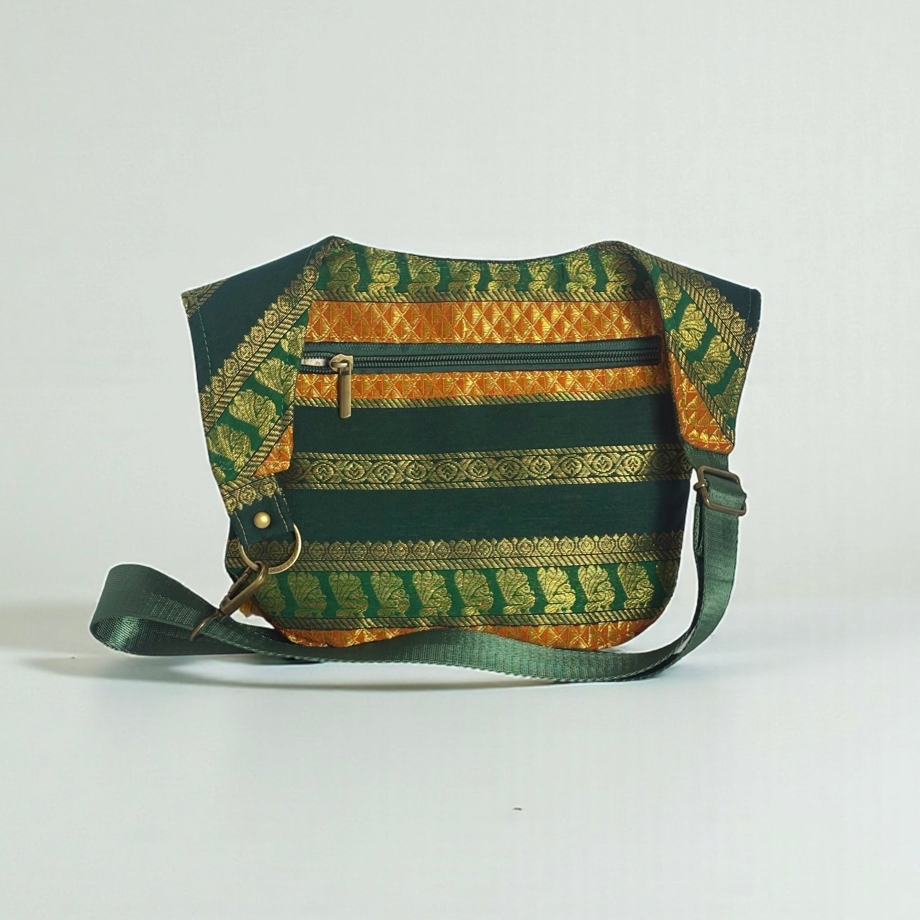 Riñonera Elegant *Horizonte Esmeralda de la India*. Pieza única hecha a mano. Num  62