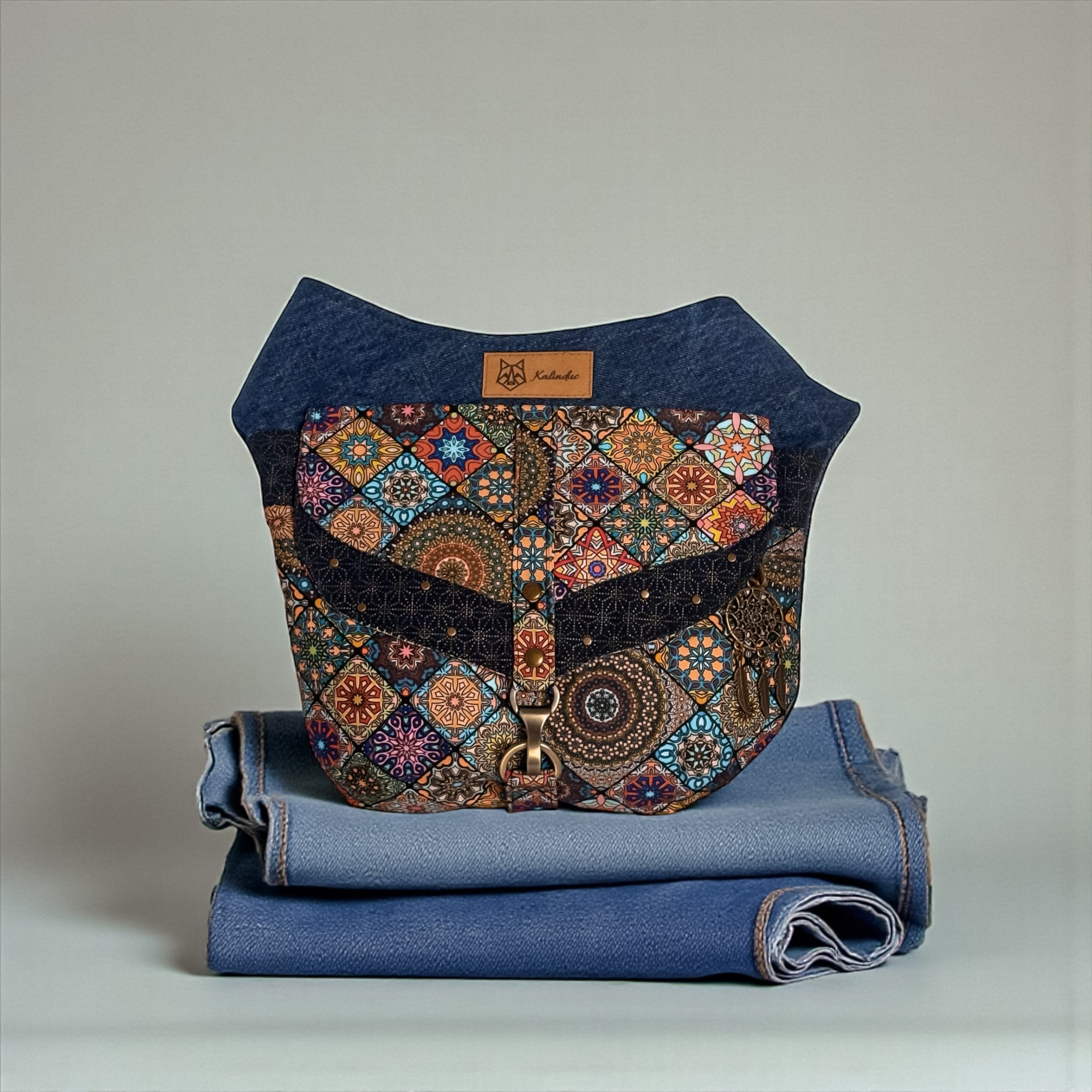 Riñonera Jeans *Mandala Bohemia*. Pieza única hecha a mano. Num 70