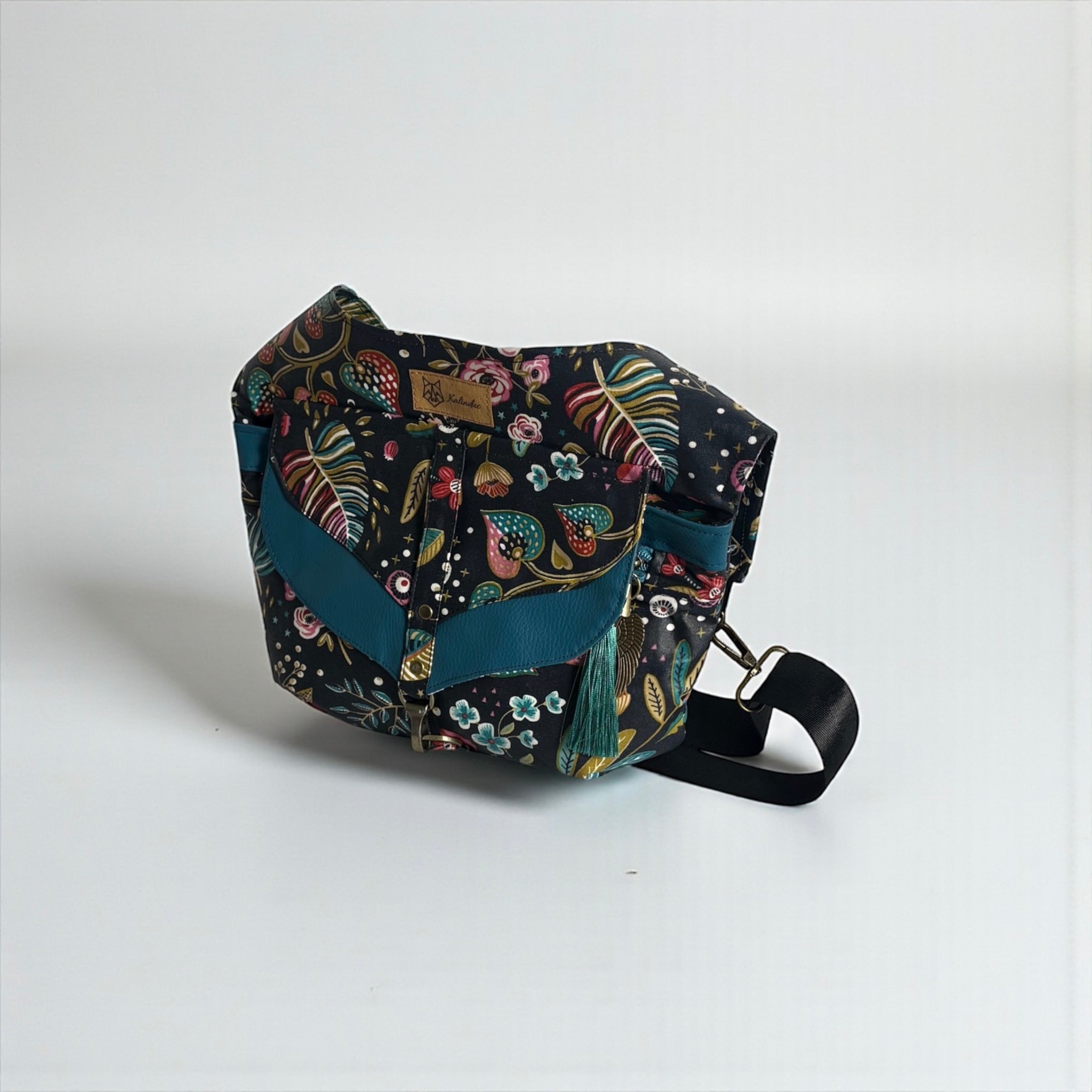 Riñonera Maxi *Midnight Garden*. Impermeable.Pieza única hecha a mano. Num. 73