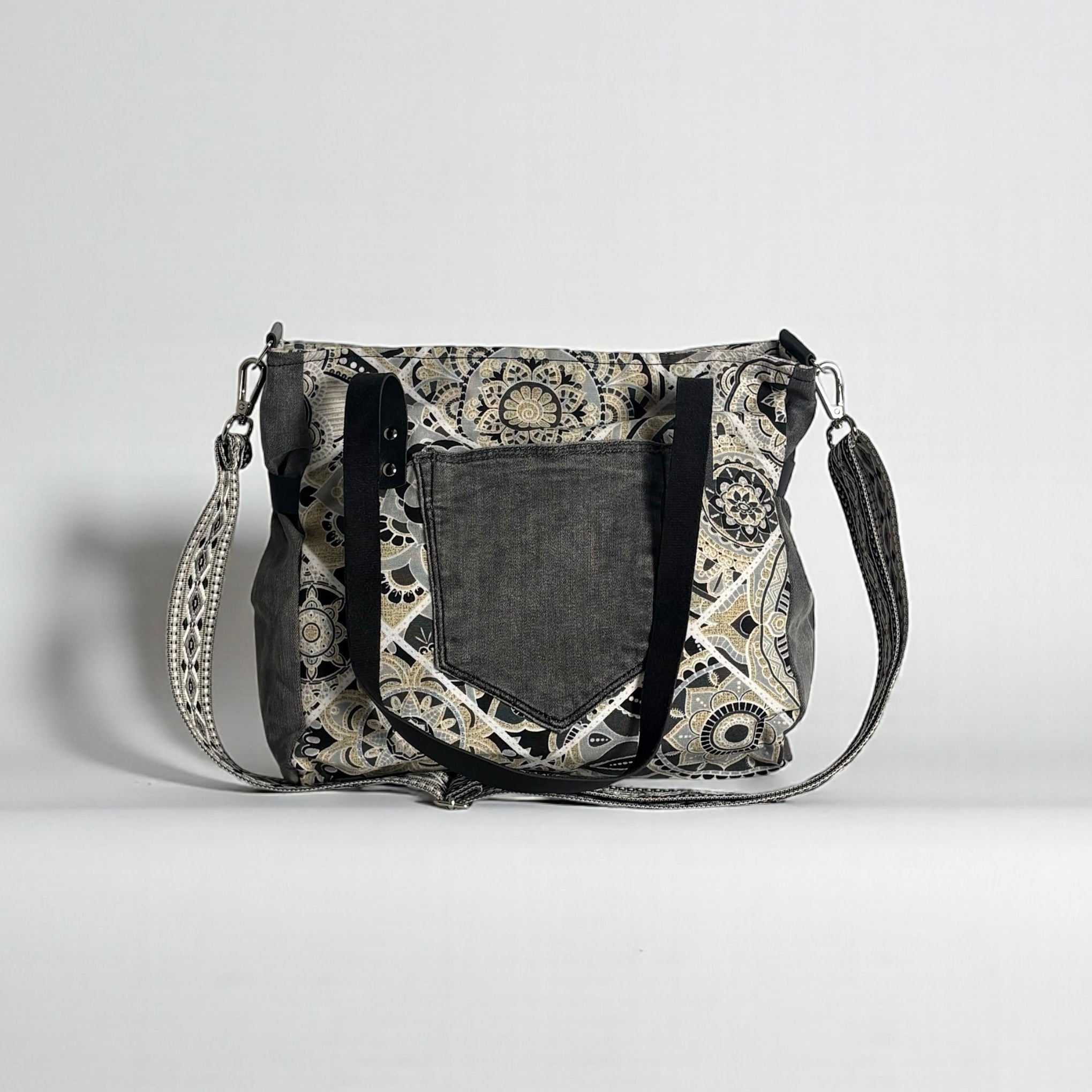 Bolso Jeans Recycled *Mandala Lunar*. Pieza única hecha a mano. Num 85