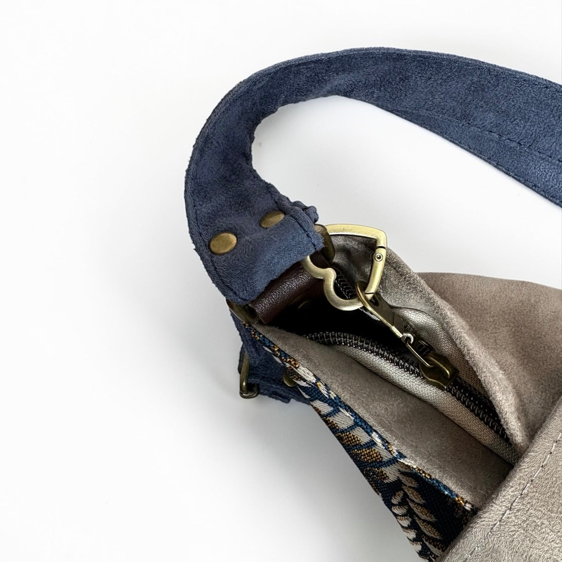 Bolso convertible en mochila *Selva Turquesa*.Pieza única hecha a mano. Num 88